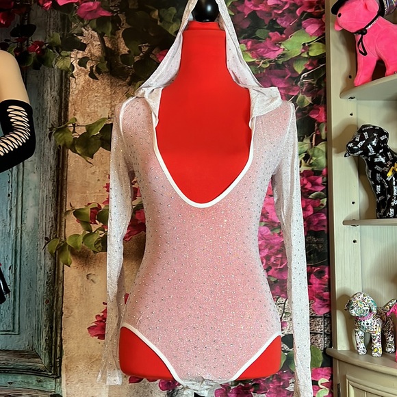 NWT Glittery white Bodysuit - Picture 5 of 15